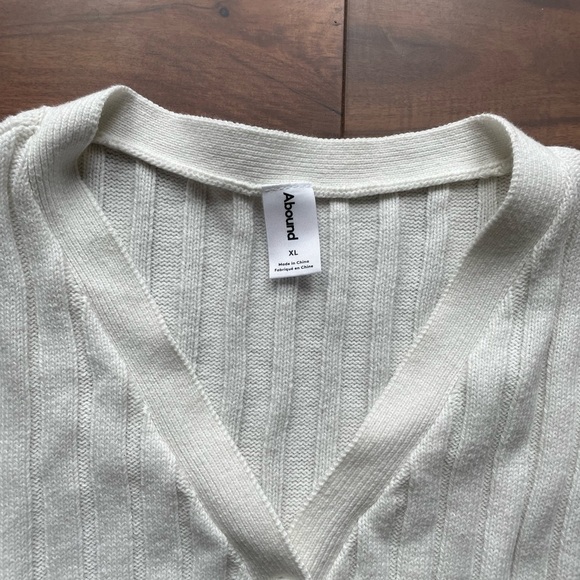 Abound Long Sleeve Ribbed V-Neck Cropped Knit Top Size XL - Picture 3 of 7